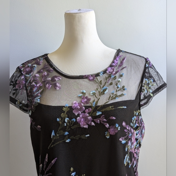 EUC Romantic Sequin Flower Tee from White House Black Market Size M - Picture 10 of 10
